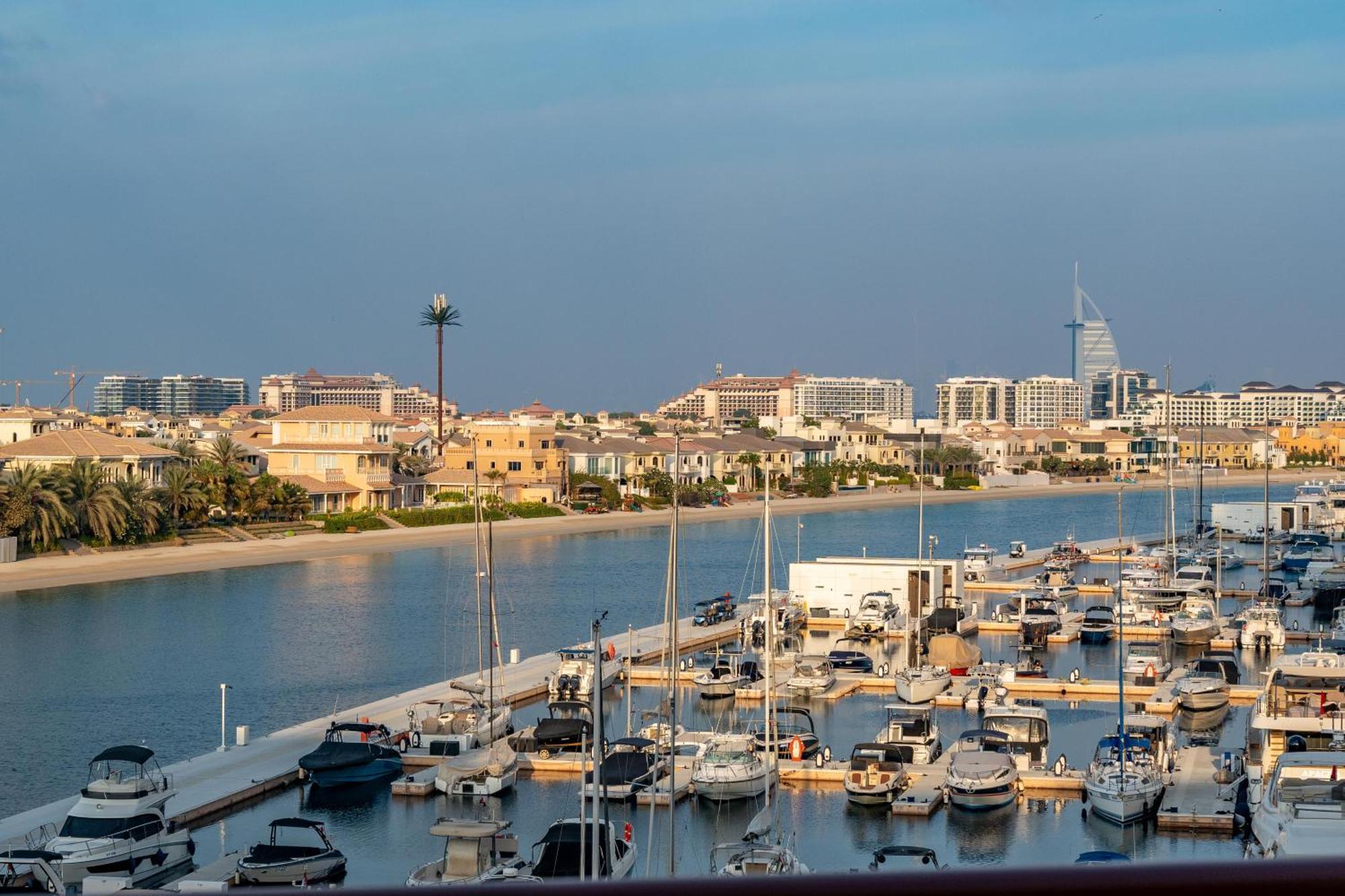 Deluxe Waterfront Unit In Heart Of Palm Jumeirah Dubai