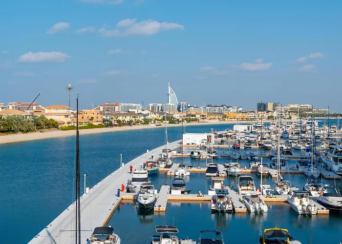 Deluxe Waterfront Unit In Heart Of Dubai Palm Jumeirah