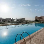 Deluxe Waterfront Unit In Heart Of Dubai Palm Jumeirah