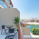 Deluxe Waterfront Unit In Heart Of Dubai Palm Jumeirah