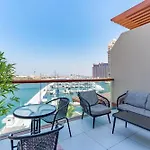 Deluxe Waterfront Unit In Heart Of Dubai Palm Jumeirah