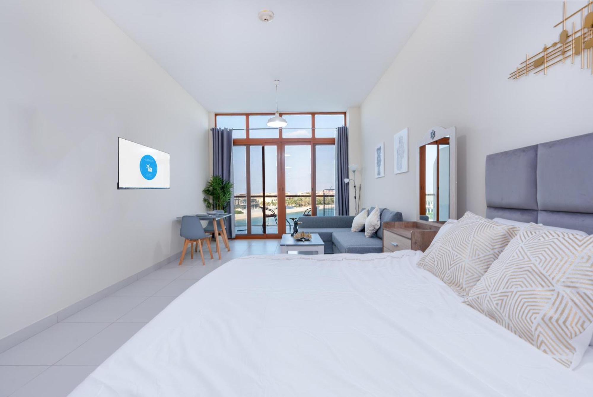 Deluxe Waterfront Unit In Heart Of Palm Jumeirah Apartment *