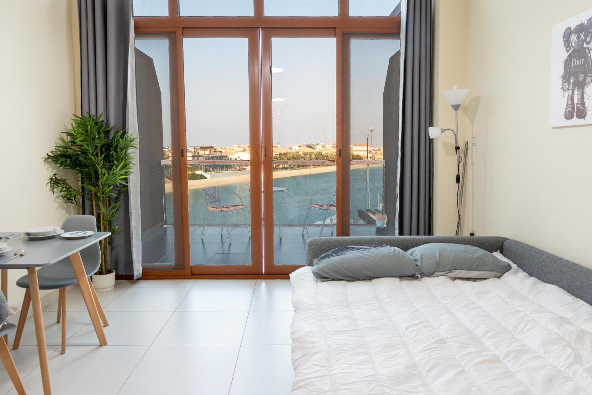 Deluxe Waterfront Unit In Heart Of Palm Jumeirah *
