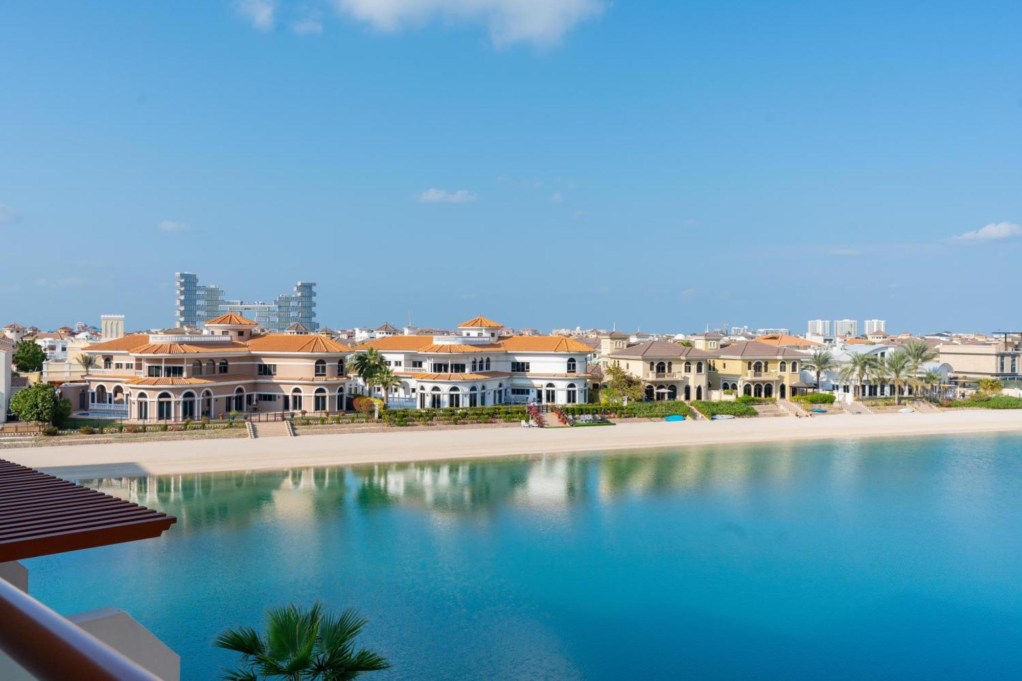 Deluxe Waterfront Unit In Heart Of Palm Jumeirah Dubai