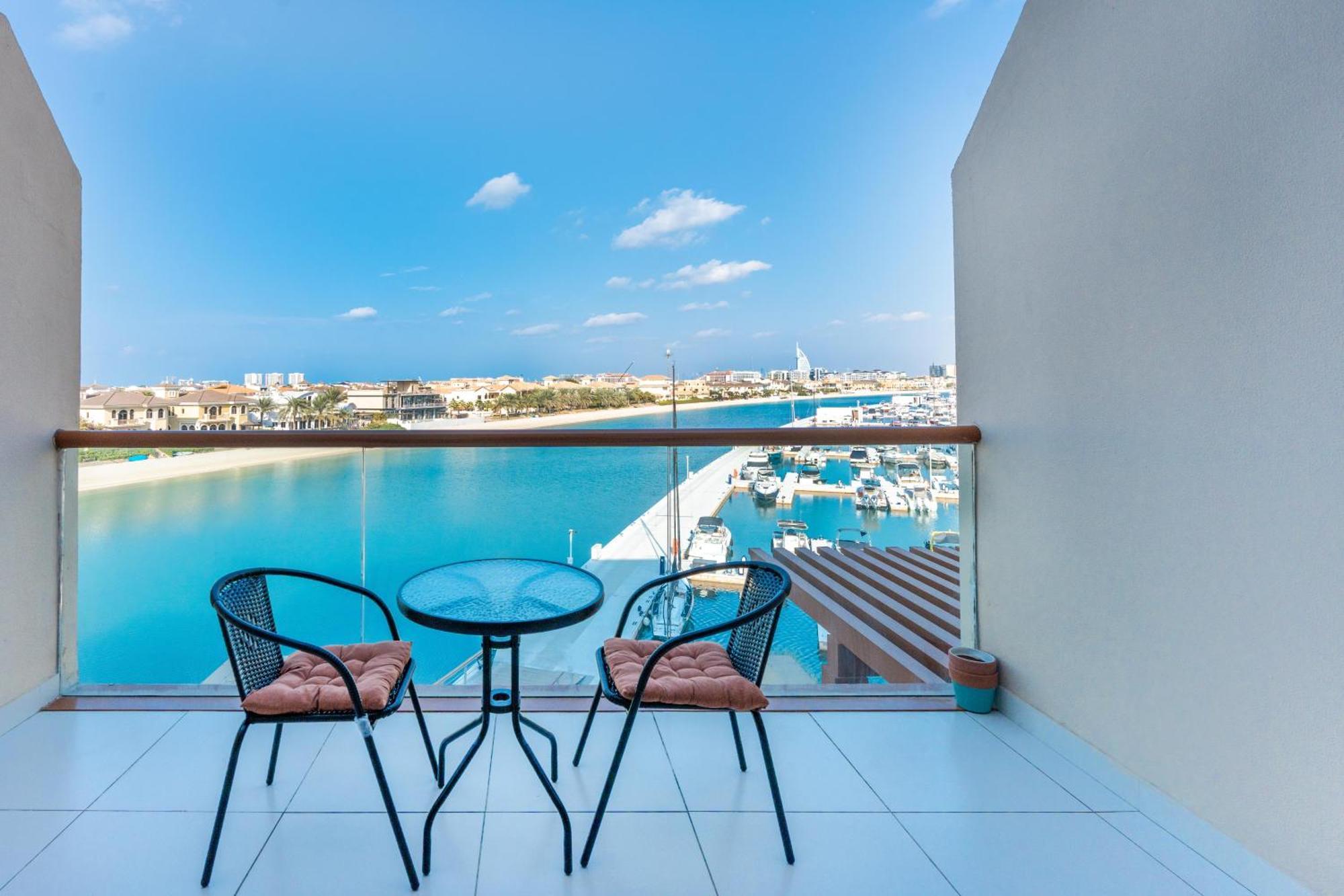 Deluxe Waterfront Unit In Heart Of Palm Jumeirah Apartment *