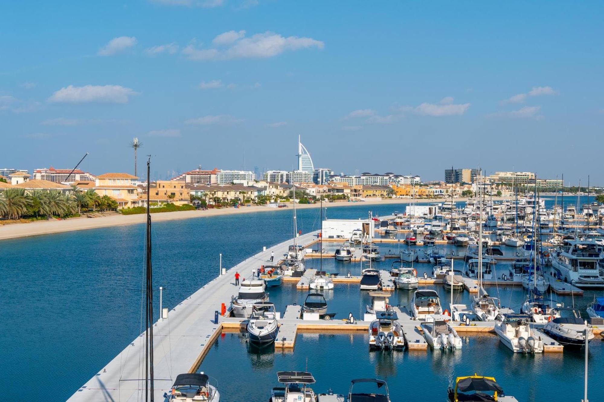 Deluxe Waterfront Unit In Heart Of Palm Jumeirah Apartment