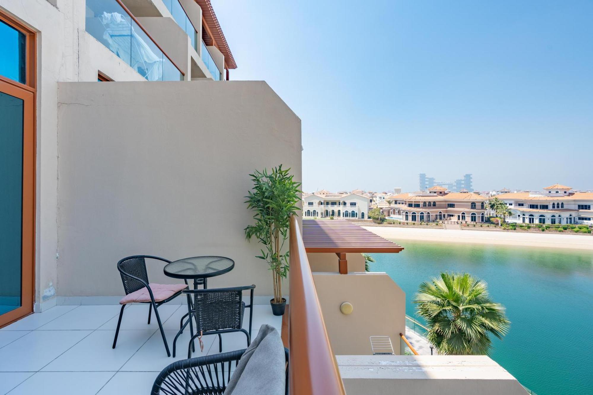 Deluxe Waterfront Unit In Heart Of Palm Jumeirah *