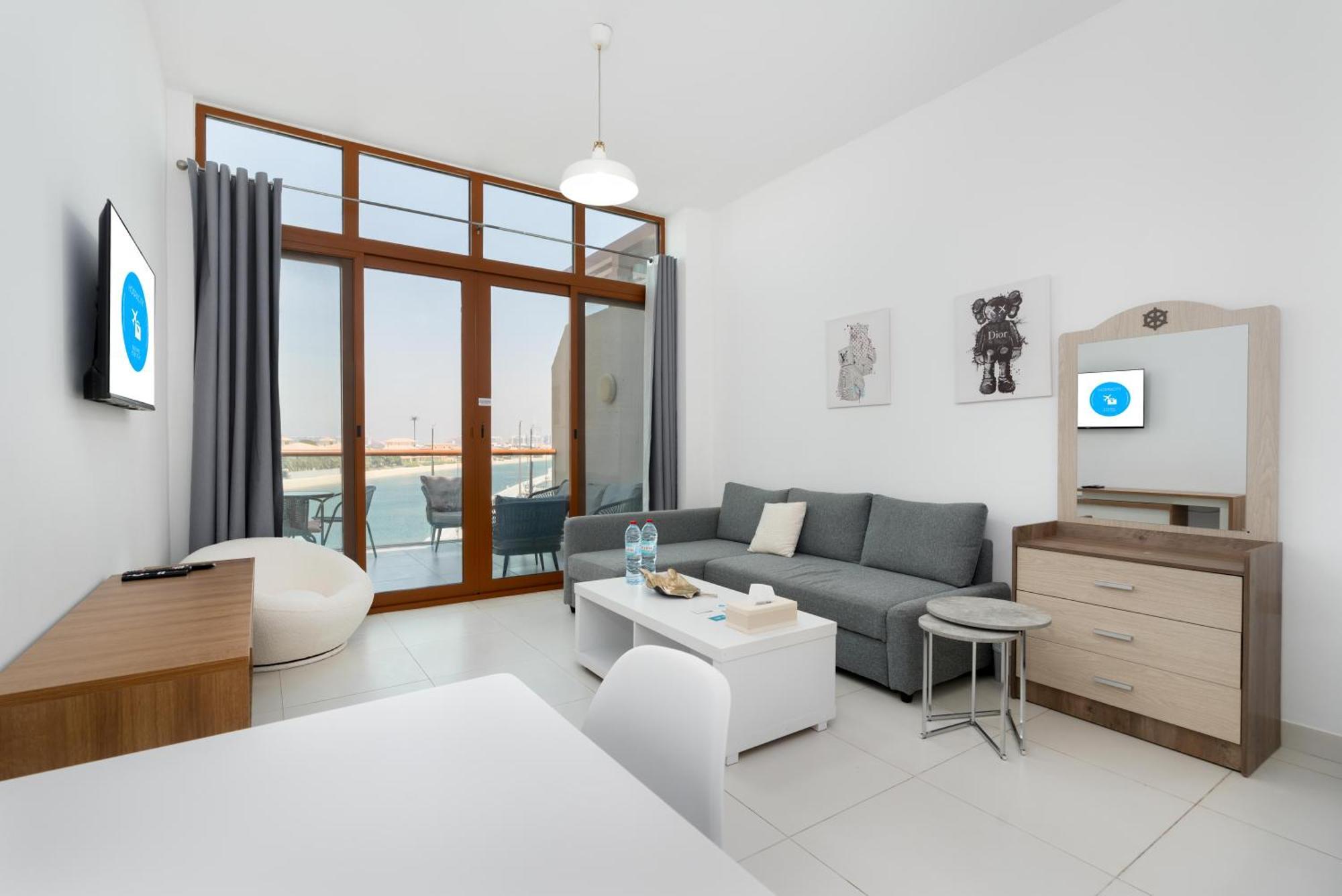 Deluxe Waterfront Unit In Heart Of Palm Jumeirah Apartment *