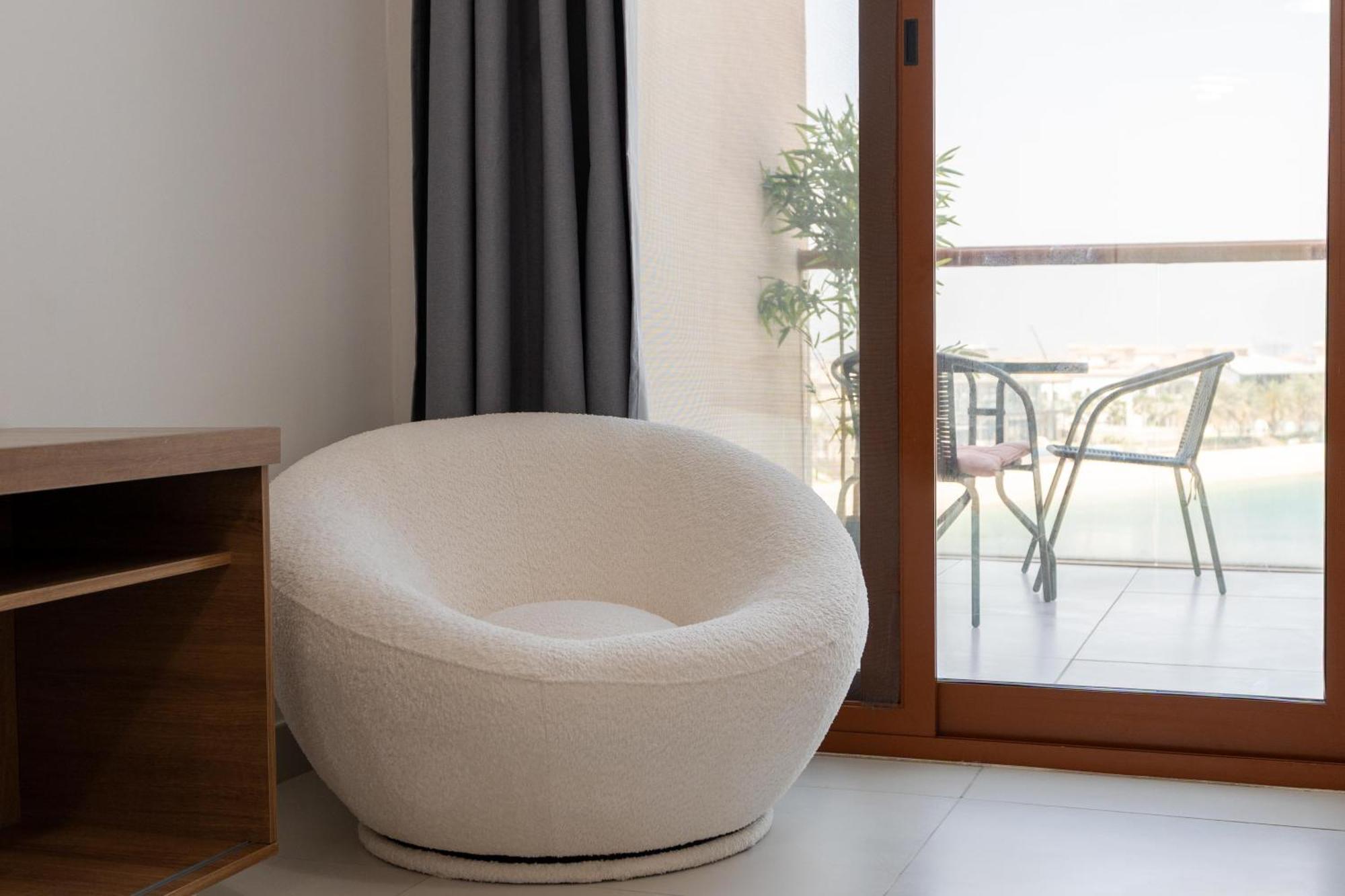 Deluxe Waterfront Unit In Heart Of Palm Jumeirah *